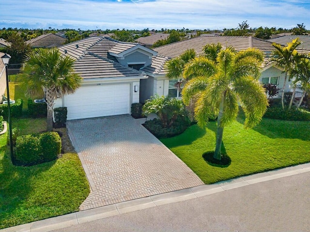 view of front of home featuring a front yard and a garage