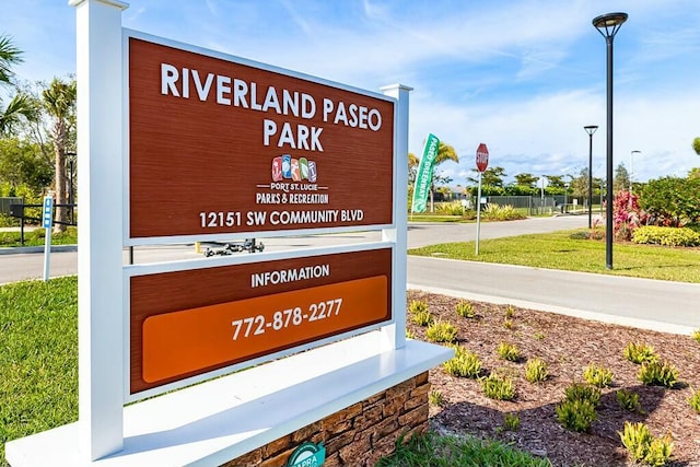 view of community / neighborhood sign