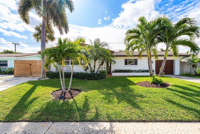 view of front of home featuring a front yard and a garage