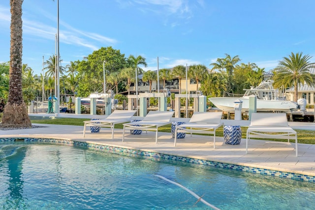 view of swimming pool