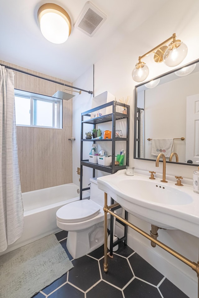 bathroom with shower / bath combo with shower curtain and toilet