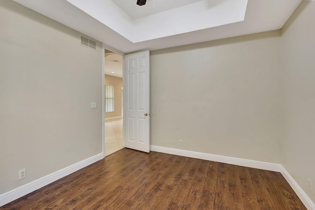 unfurnished room featuring ceiling fan and dark hardwood / wood-style flooring