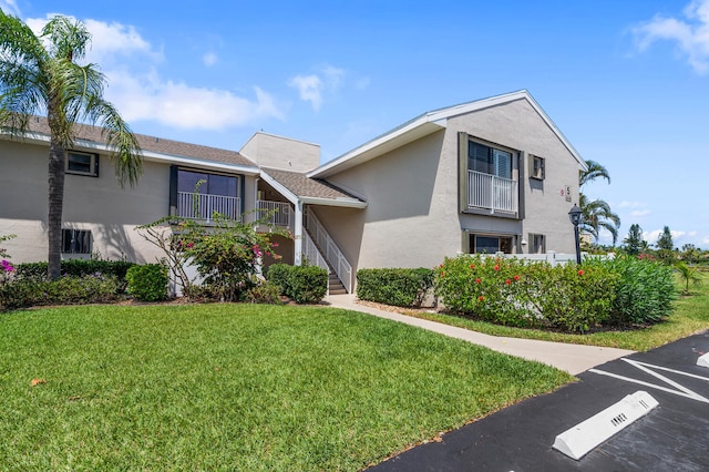 view of front of house with a front yard