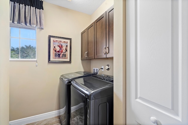 washroom featuring cabinets and washing machine and dryer