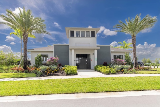 view of front facade with a front yard