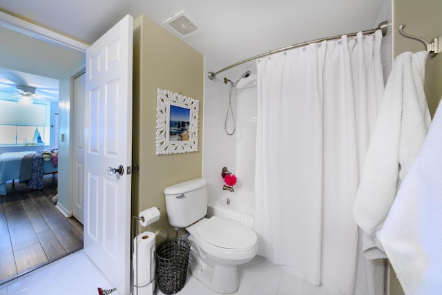 bathroom with ceiling fan, hardwood / wood-style floors, toilet, and shower / bath combo