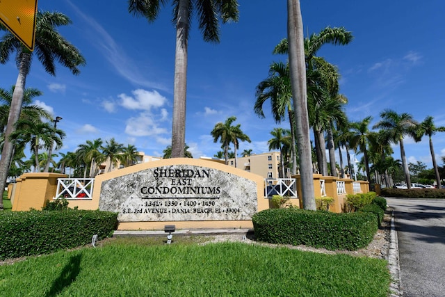 view of community / neighborhood sign