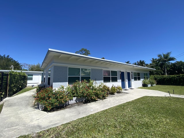 view of front of home with a front yard