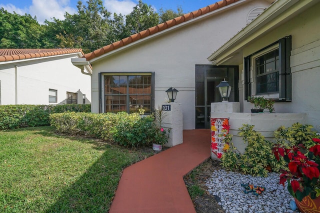 property entrance featuring a yard