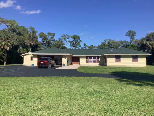 ranch-style home featuring a front lawn and a carport