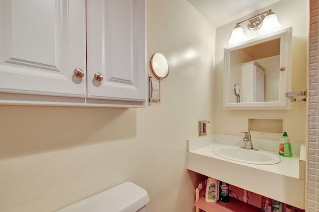 bathroom featuring toilet and sink