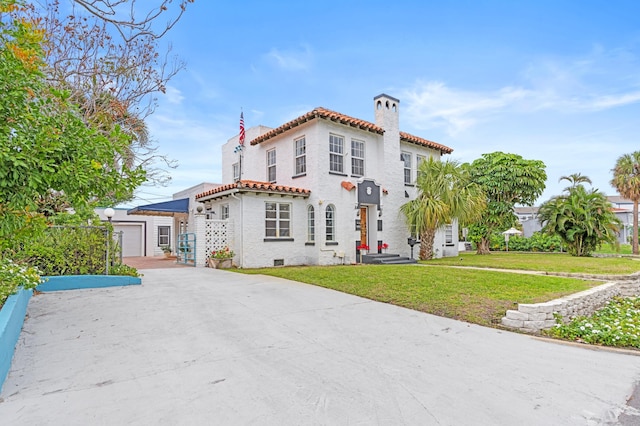 view of front of home featuring a front lawn and a garage