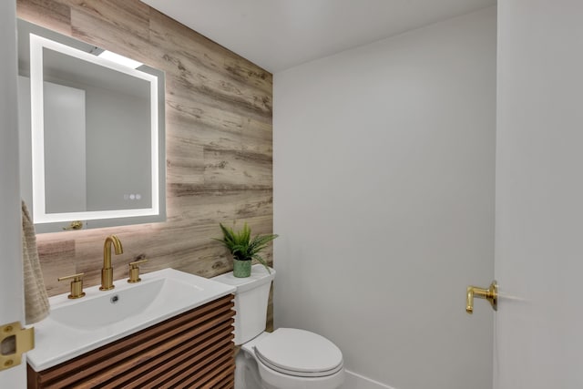 bathroom featuring vanity, decorative backsplash, and toilet