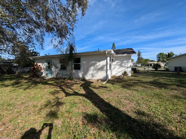 back of house featuring a yard