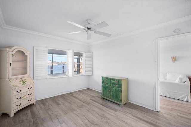 unfurnished bedroom with light wood-type flooring, ceiling fan, ornamental molding, and a textured ceiling