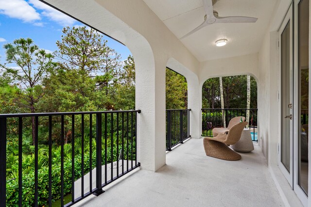 balcony featuring ceiling fan