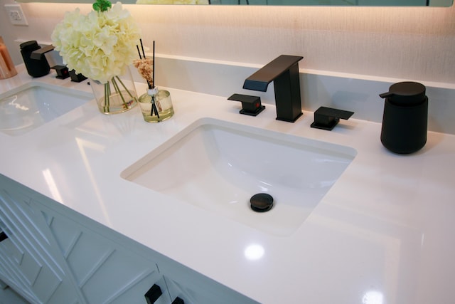 room details featuring sink