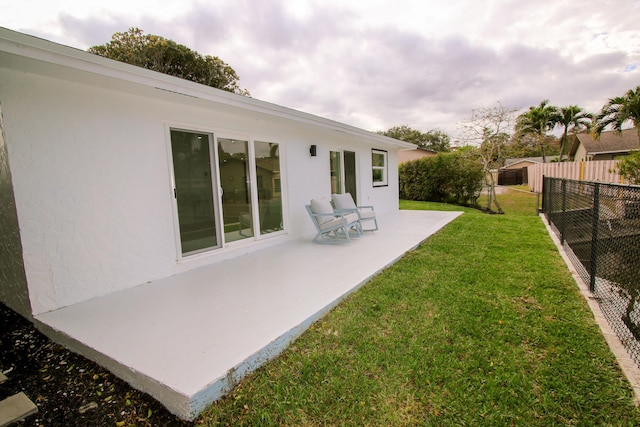 view of yard with a patio area