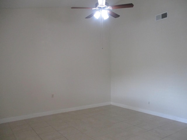 unfurnished room featuring a ceiling fan, visible vents, and baseboards