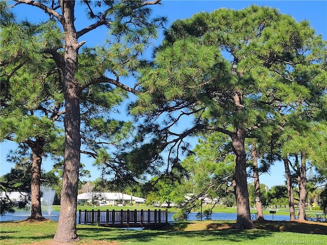 1235 S Lakes End Dr Unit 0, Fort Pierce, FL 34982 - view of green lawn