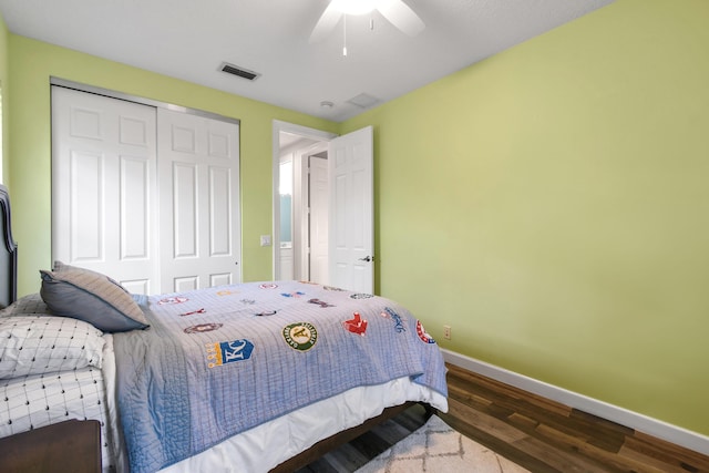 bedroom with wood-type flooring, ceiling fan, and a closet