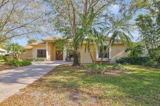 view of front of house featuring a front yard