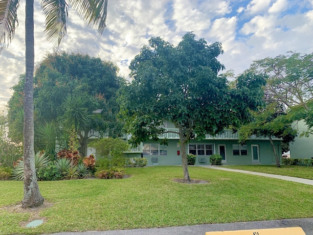 view of front of house with a front yard