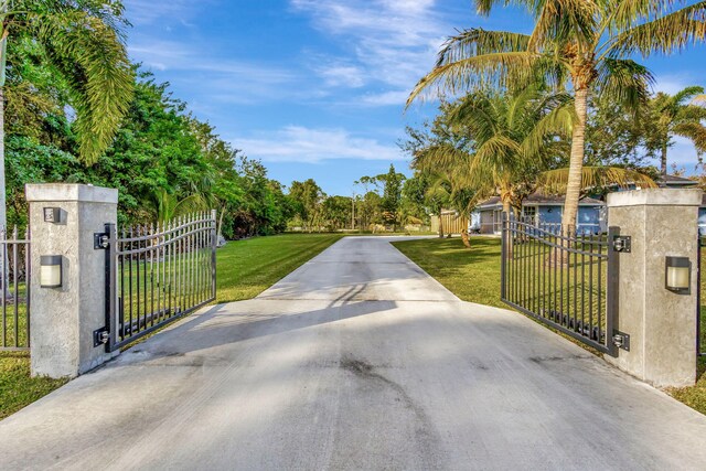 view of gate featuring a lawn