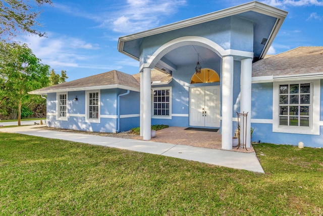 entrance to property featuring a yard