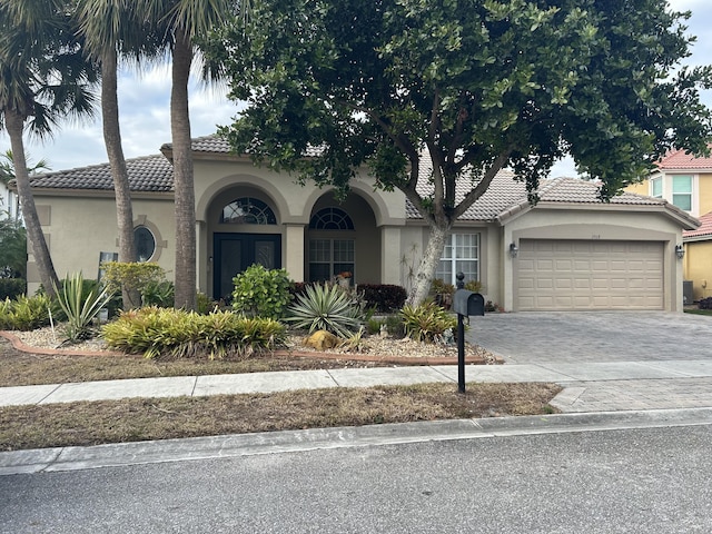 view of front facade featuring a garage