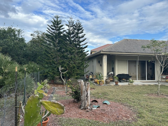 view of yard featuring a patio