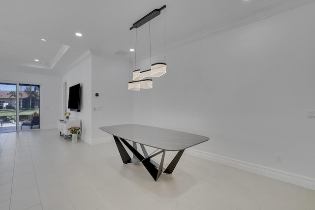 dining space featuring recessed lighting, baseboards, and ornamental molding