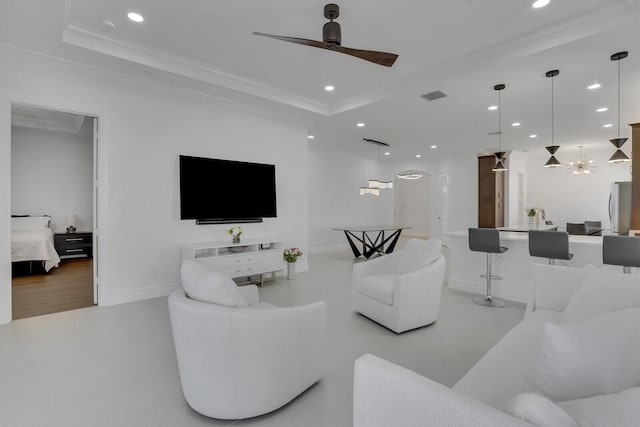 living area featuring visible vents, ornamental molding, a tray ceiling, recessed lighting, and ceiling fan