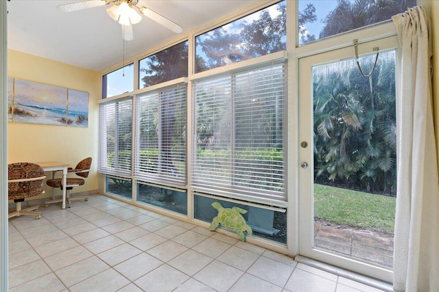 sunroom / solarium with ceiling fan