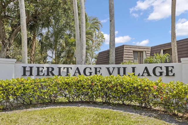 view of community / neighborhood sign