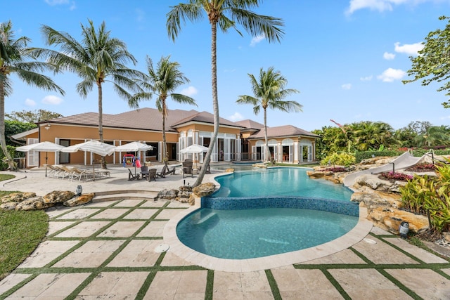 view of pool with an in ground hot tub and a patio