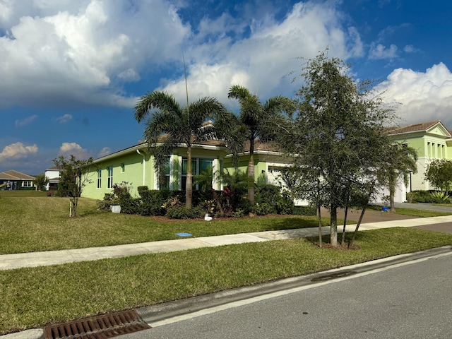 view of front of property with a front yard