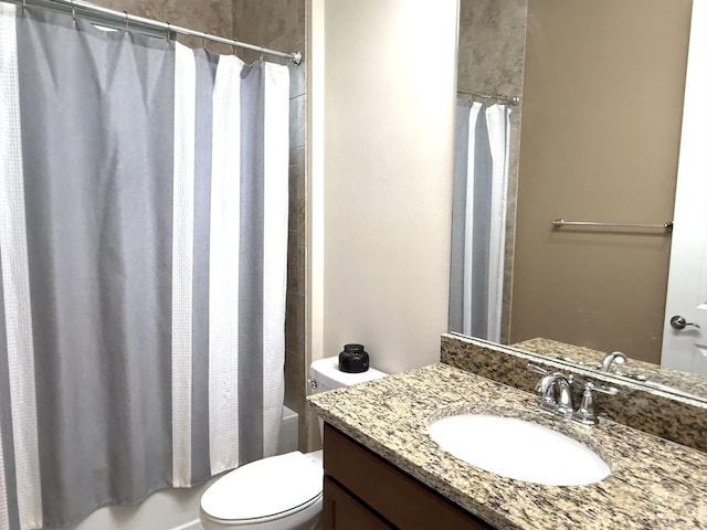 full bathroom featuring shower / tub combo with curtain, vanity, and toilet