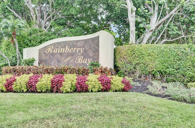 community sign featuring a yard