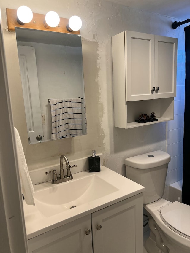 full bathroom with shower / bathtub combination, toilet, and vanity