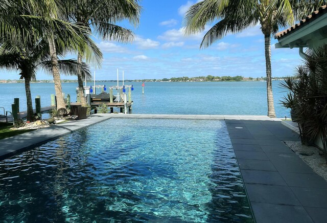 972 Marlin Dr, Jupiter, FL 33458 - view of swimming pool featuring boat lift, a water view, a dock, and an infinity pool