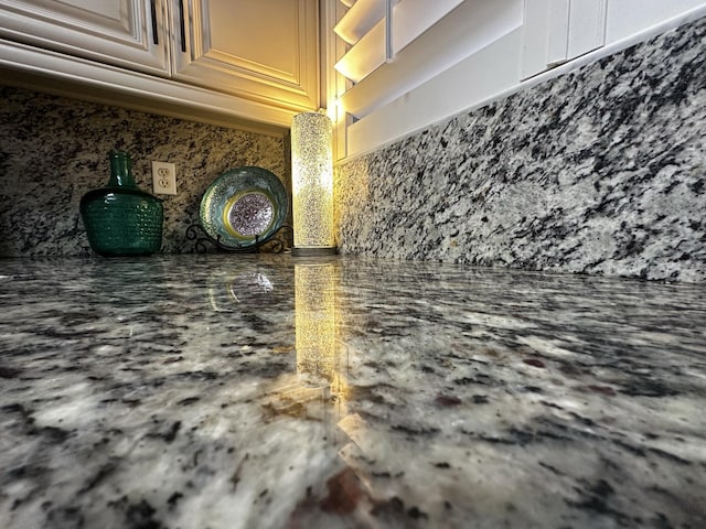 room details with tasteful backsplash