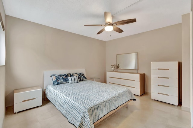 bedroom with ceiling fan