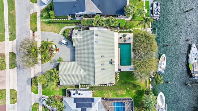 bird's eye view with a water view