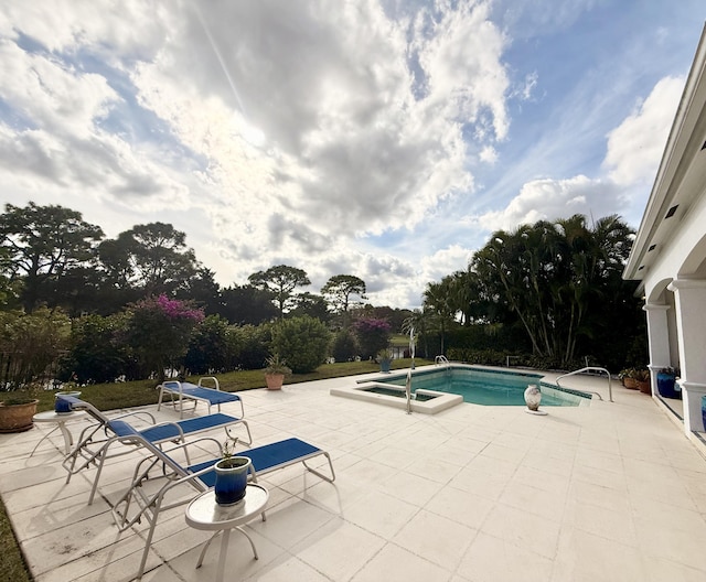 view of pool featuring a jacuzzi and a patio