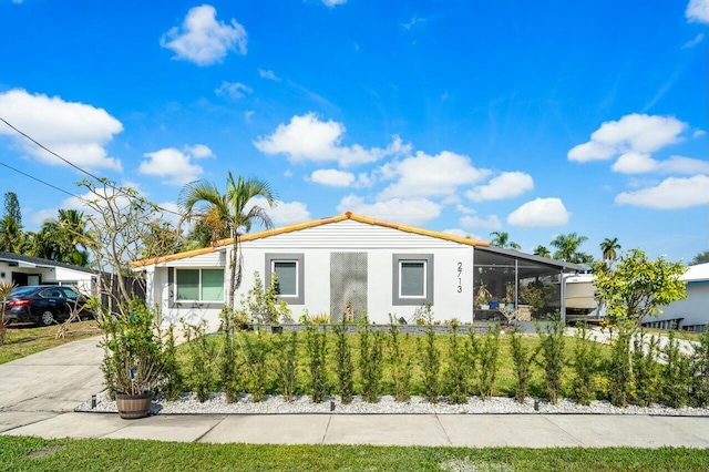 view of front of property with a front yard