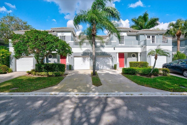 townhome / multi-family property featuring a balcony