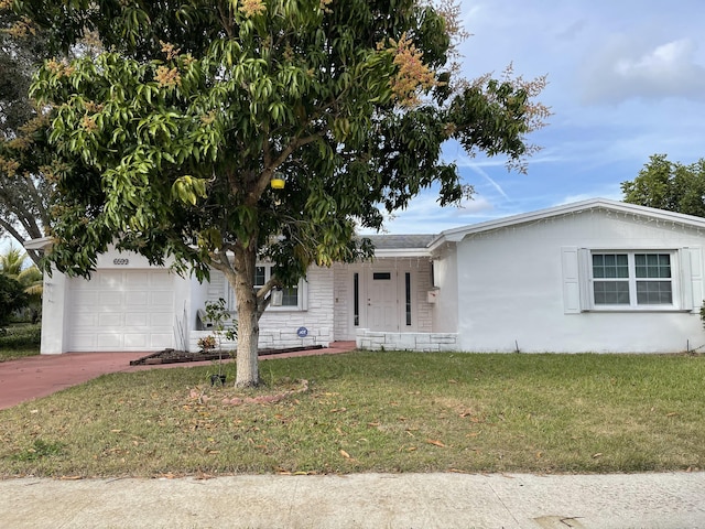 view of front facade featuring a front yard and a garage