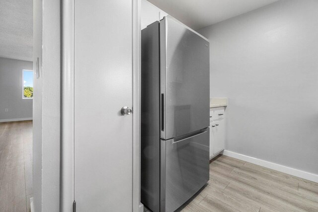 unfurnished bedroom featuring ceiling fan, a textured ceiling, a closet, and dark hardwood / wood-style flooring