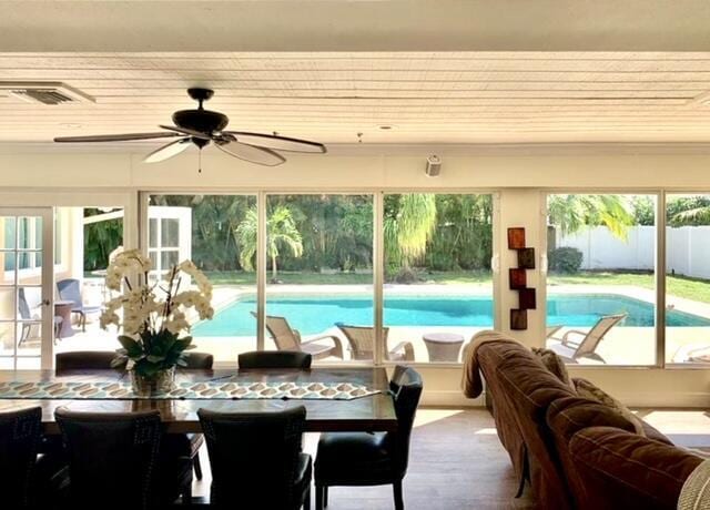 sunroom with ceiling fan